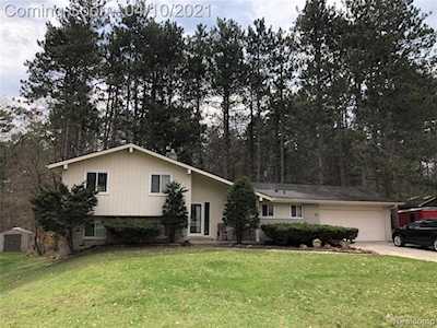 1985 Glen Iris Dr Commerce Twp, MI 48382