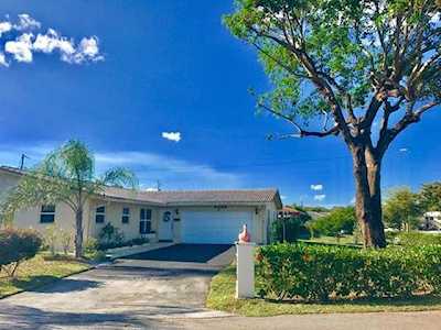 4320 NW 79th Ter Coral Springs, FL 33065