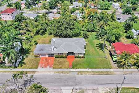 159 NW 83rd St Miami, FL 33150