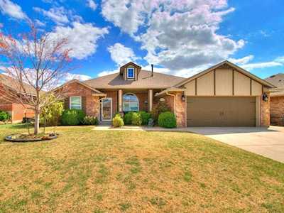 600 SW 44th St Moore, OK 73160