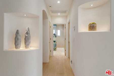 943 24th Street Santa Monica, CA 90403