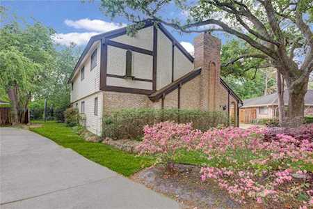 19 Rocky Ln Houston, TX 77040