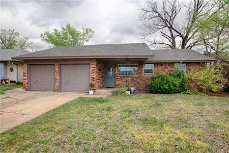 701 Ashley Dr Moore, OK 73160