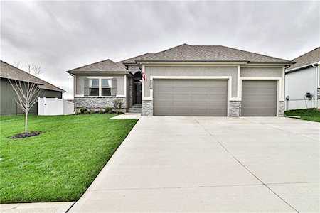 1315 NW Lindenwood Dr Grain Valley, MO 64029