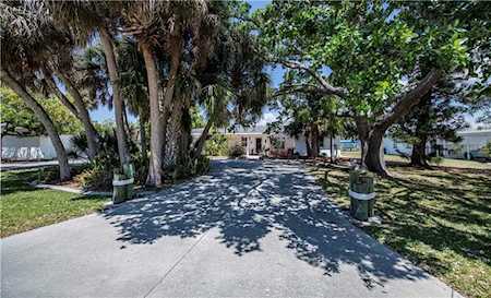 1020 E 2nd St Englewood, FL 34223