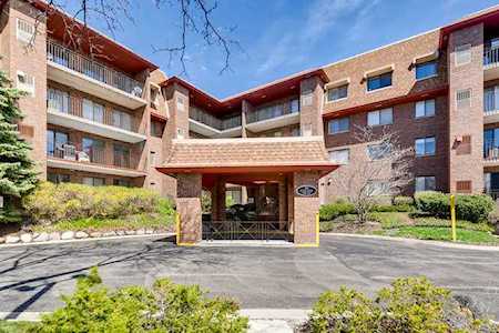 101 Old Oak Dr #207 Buffalo Grove, IL 60089