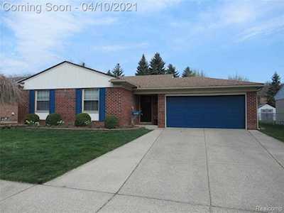 39068 Grennada St Livonia, MI 48154
