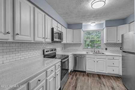 4915 Baymeadows Rd Jacksonville, FL 32217