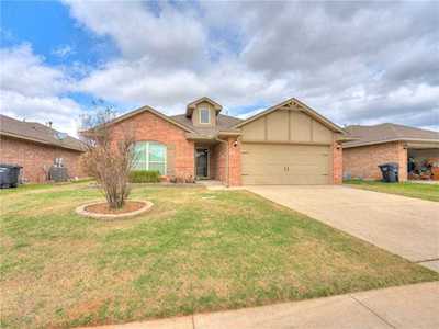 701 Apple Tree Ln Moore, OK 73160