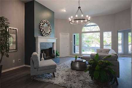 202 Phlox DR Lakeway, TX 78734