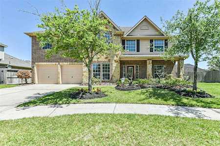 2109 Woodland Ct Pearland, TX 77581