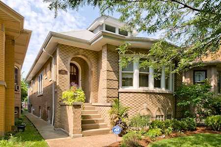 5822 N Sacramento Ave Chicago, IL 60659