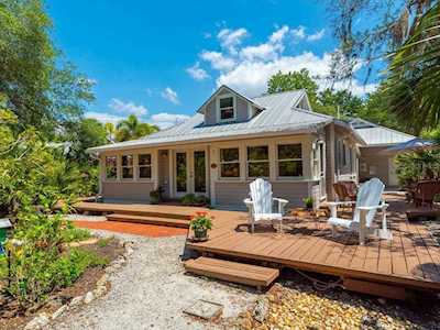 720 Eagle Point Dr Venice, FL 34285