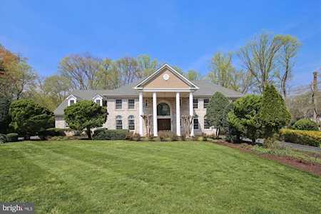 6904 Lupine Ln Mclean, VA 22101