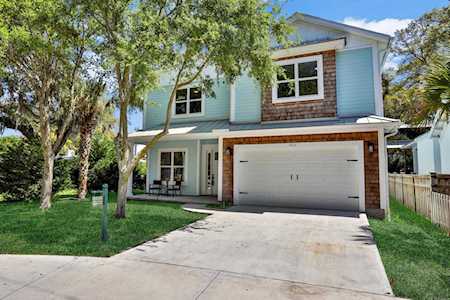 825 Sherry Dr Atlantic Beach, FL 32233