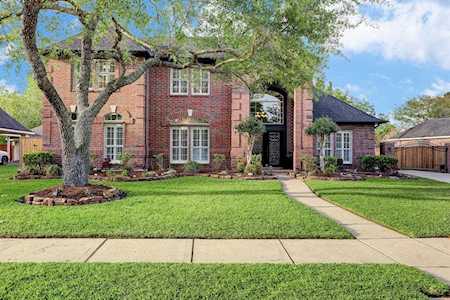 1605 Orlando St Friendswood, TX 77546
