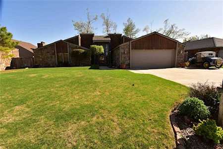 204 SE 27th St Moore, OK 73160