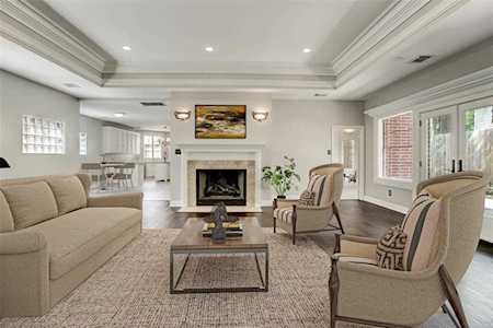 1347 Bullock Ln Houston, TX 77055