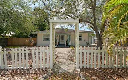 2346 Pelican Dr Sarasota, FL 34237