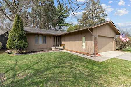 6575 Red Cedar Ln West Bloomfield Twp, MI 48324