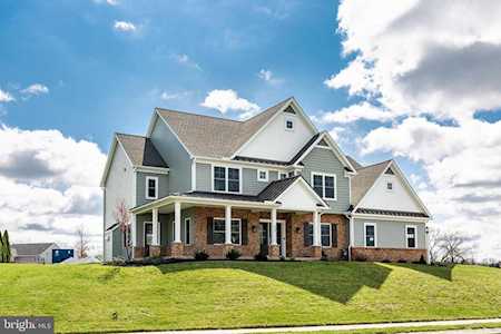 909 Wetherburn Dr York, PA 17404