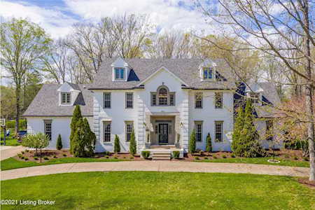 610 Woodlake Dr Louisville, KY 40245