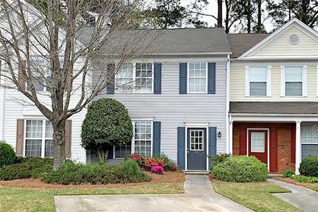 1757 Stanwood Dr NW Kennesaw, GA 30152