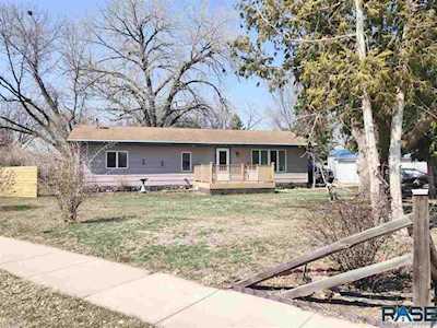 120 E 6Th Ave Lennox, SD 57039