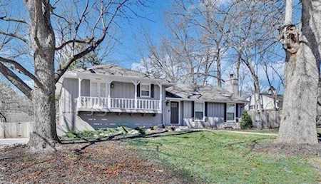 9730 Belinder Rd Leawood, KS 66206