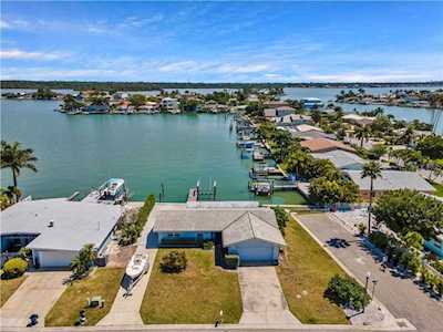 17429 E 2nd St Redington Shores, FL 33708