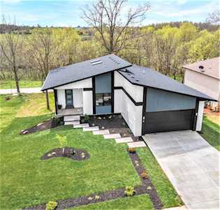 1940 E Foxridge Trl Republic, MO 65738