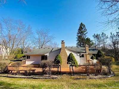 2772 Peterboro Rd West Bloomfield Twp, MI 48323
