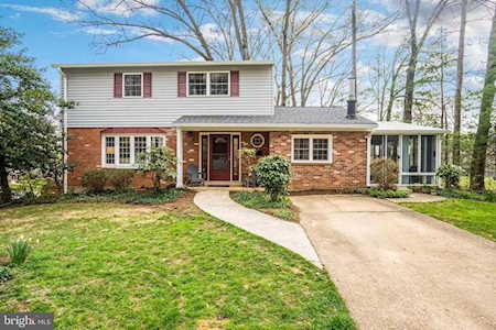 9301 Woodfield St Fairfax, VA 22032