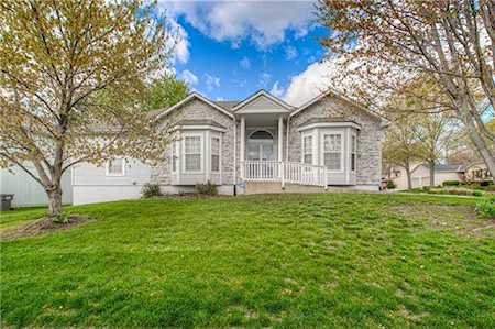 2217 NE 2nd St Blue Springs, MO 64014