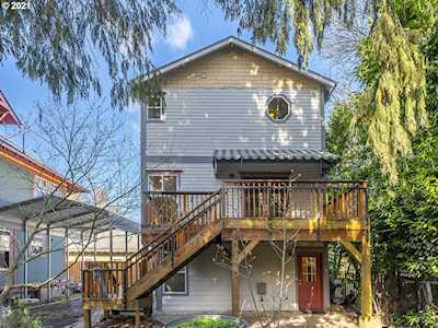1035 SE Cesar E Chavez Blvd Portland, OR 97214