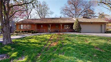 5643 Mission Rd Fairway, KS 66205