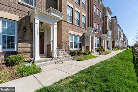 43437 Town Gate Square Chantilly, VA 20152