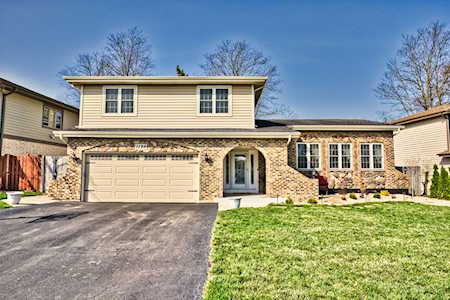 1128 N Mare Barn Ln Addison, IL 60101