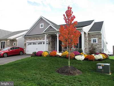 67 Pleasant Rd Gordonville, PA 17529