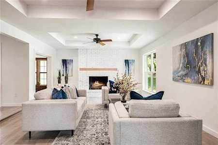 8902 Balcones Club DR Austin, TX 78750