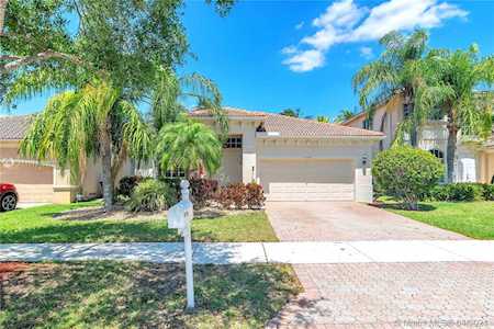 19335 SW 66th St Pembroke Pines, FL 33332