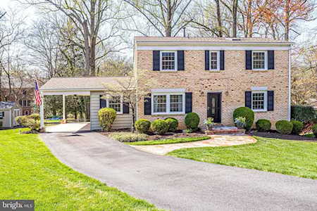 2252 Senseney Ln Falls Church, VA 22043