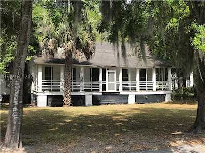 94 Calhoun St Bluffton, SC 29910