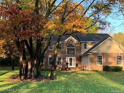 10614 E Splitstone Hamburg Twp, MI 48169