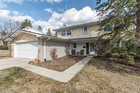 24170 Farmington Rd Farmington, MI 48336