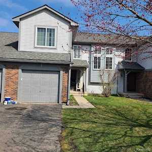 616 Winwood Circle Walled Lake, MI 48390