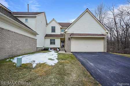 43670 Wendingo Ct Novi, MI 48375