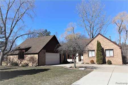 37642 8 Mile Farmington Hills, MI 48335