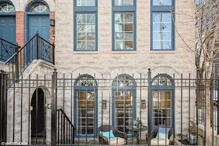 369 W Superior St #A Chicago, IL 60654