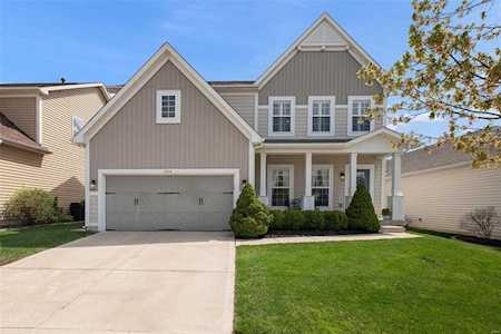 504 Country Chase Dr Lake St Louis, MO 63367